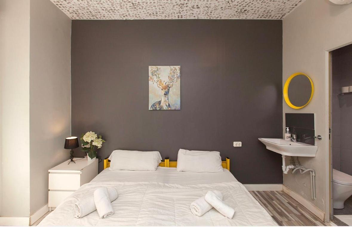 Heylola! Hostel Barcelona Ngoại thất bức ảnh